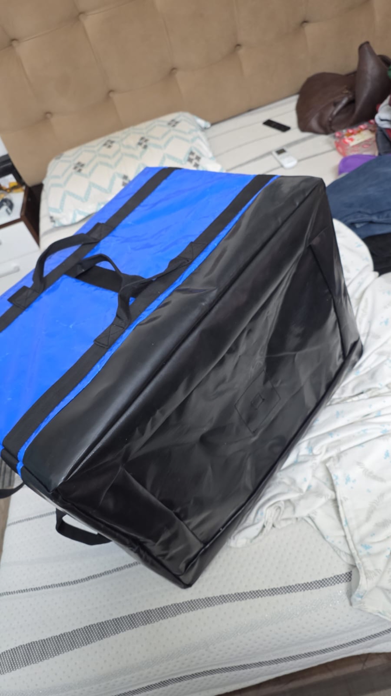 Collapsing design — folds flat for return freight