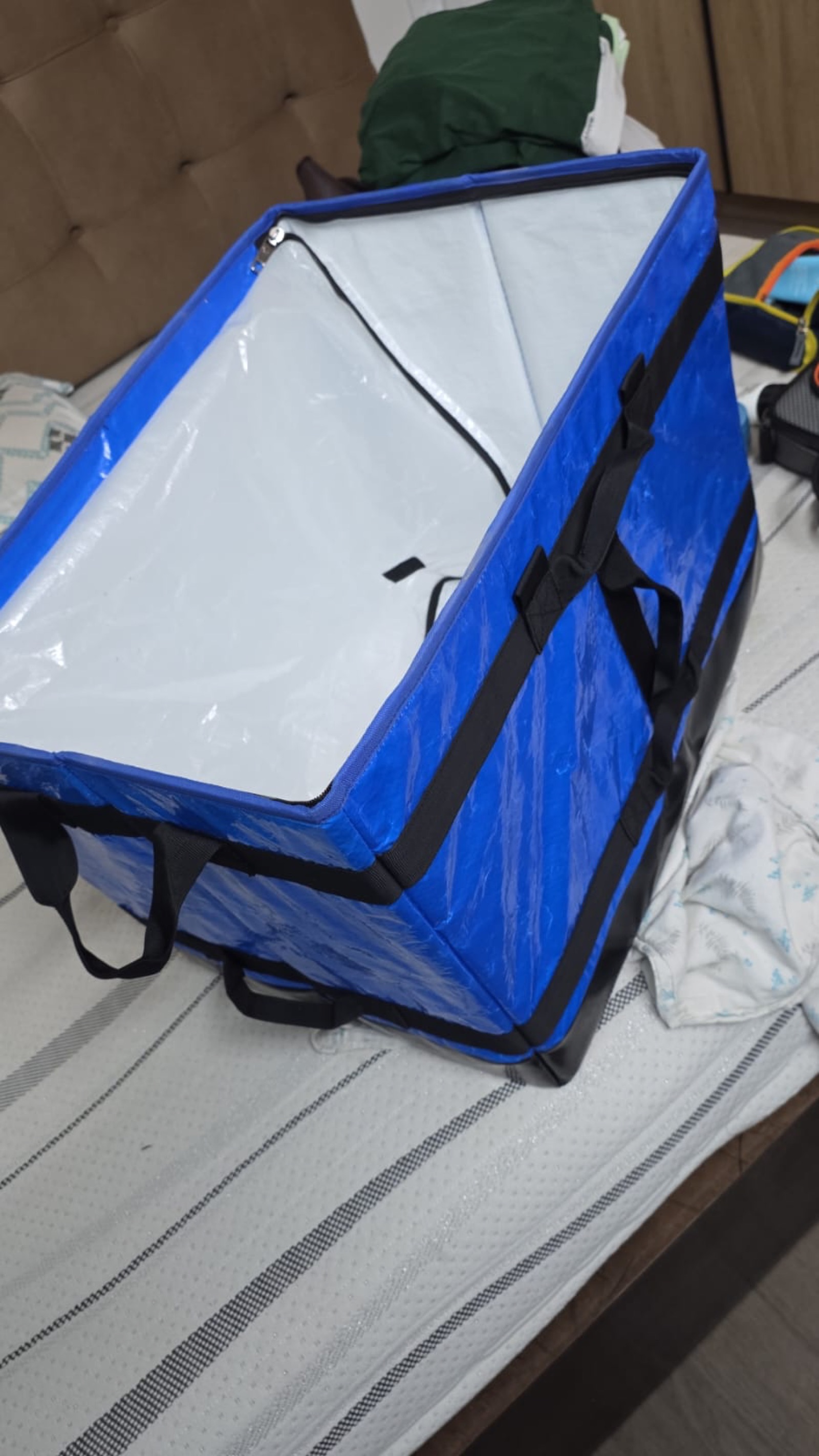 Laminated white interior with sealed liner